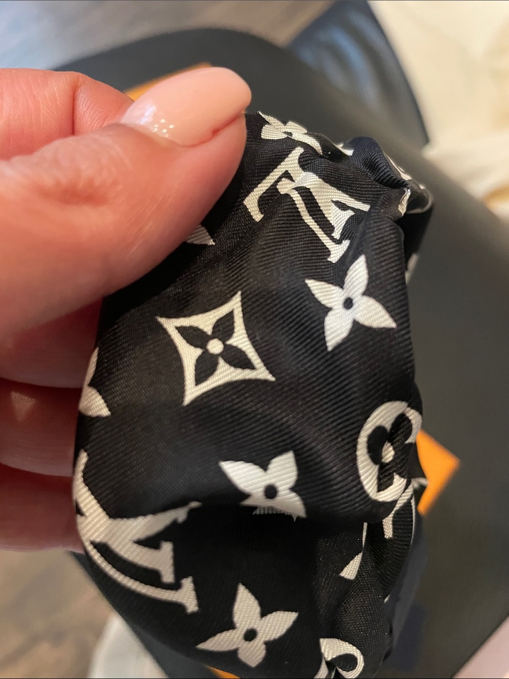 Louis Vuitton Monogram Silhouette Scrunchie new with receipts
M97250 - Picture 11 of 13